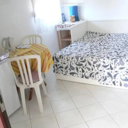 Апартаменты Small Studio With Kitchenette Нин