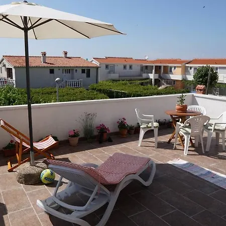 Small Studio With Kitchenette Apartament Nin